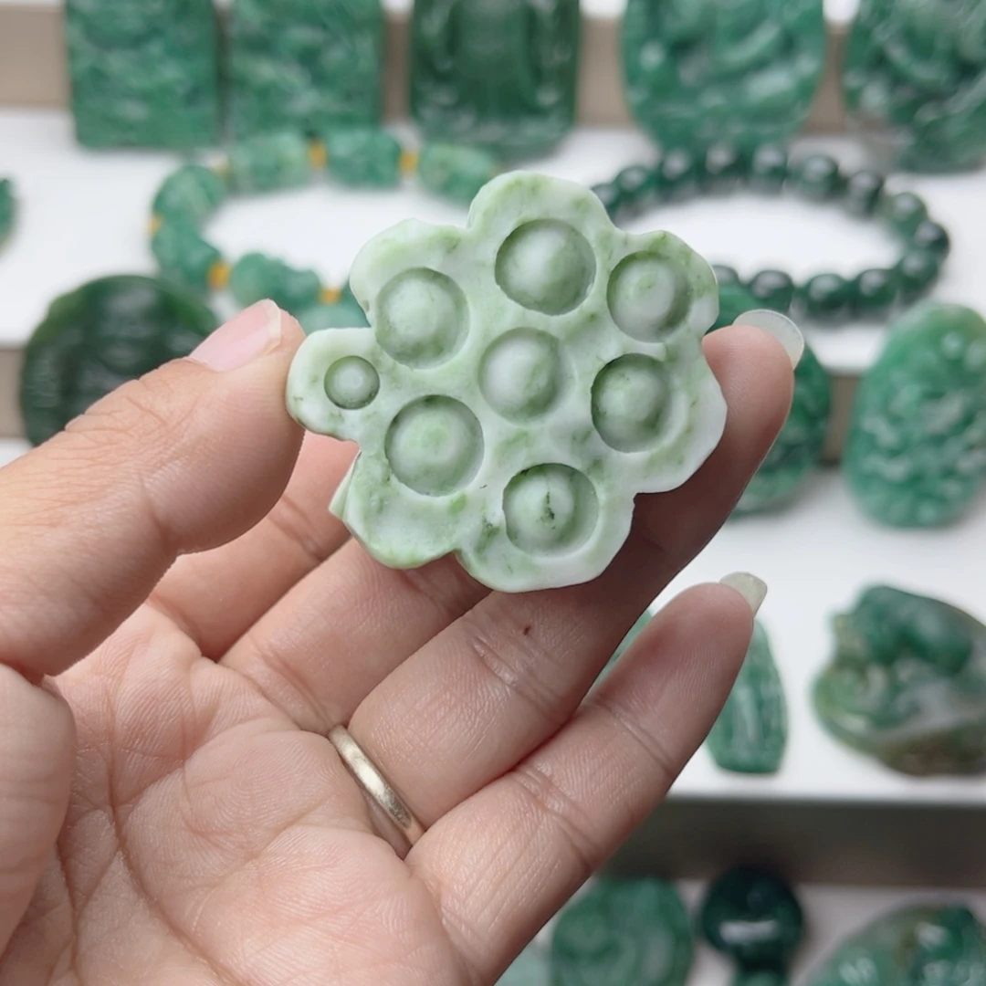 独山玉未镶嵌挂件