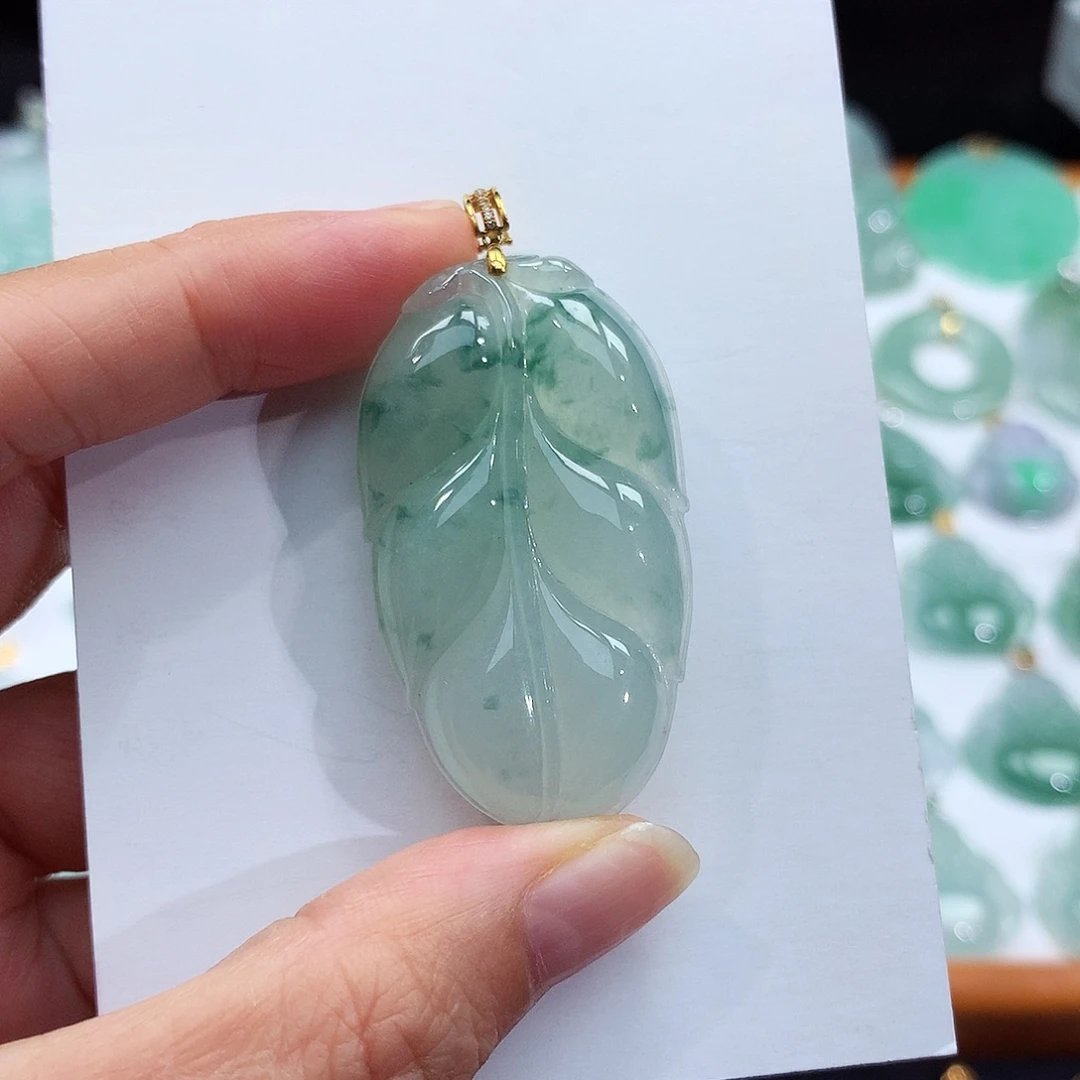 翡翠18K金镶嵌颈饰翡翠吊坠