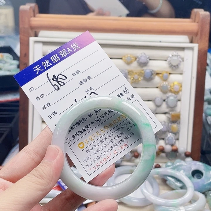 翡翠手镯未镶嵌天然翡翠