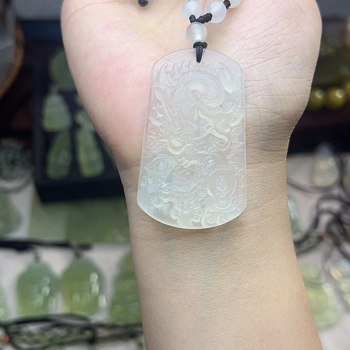 岫玉合金颈饰吊坠