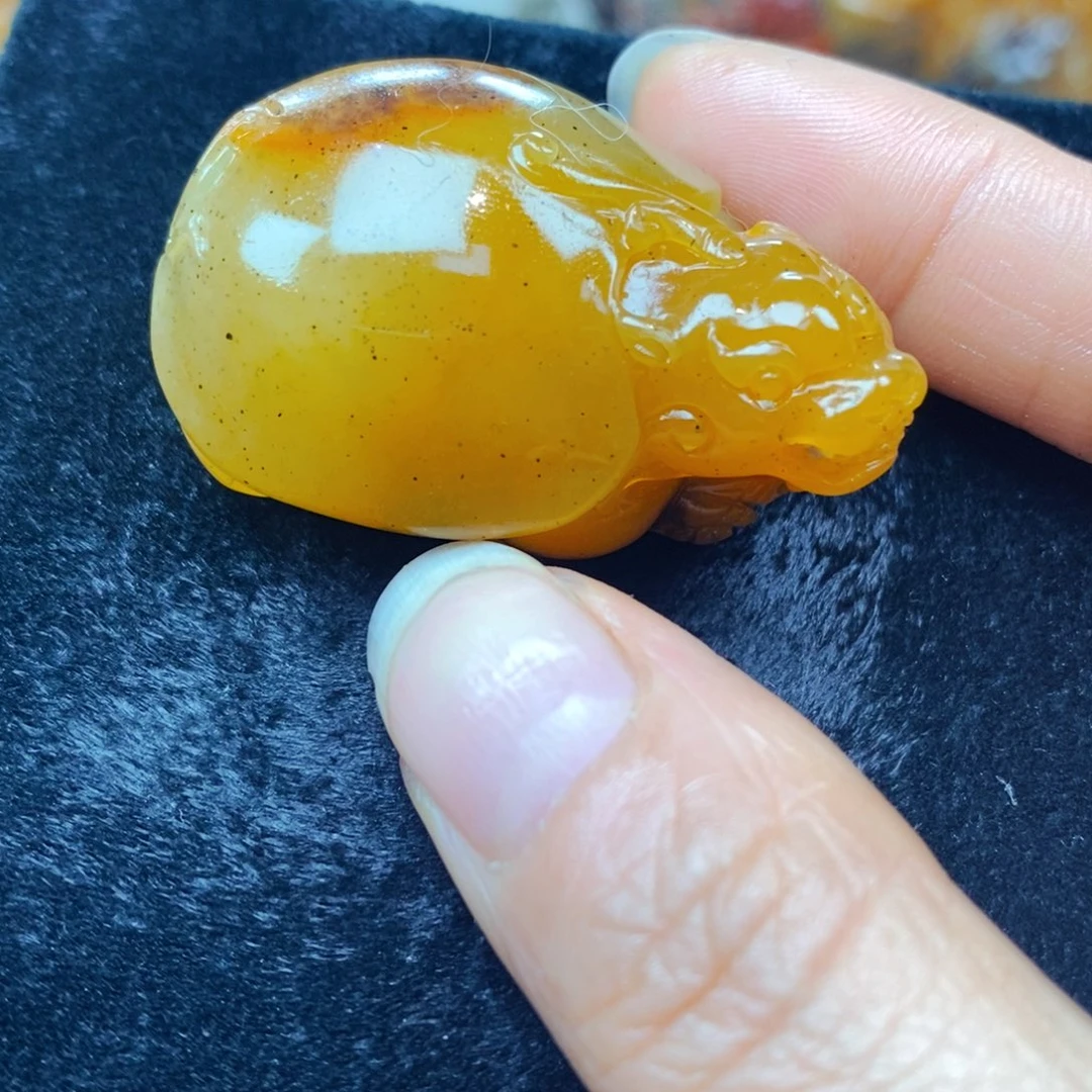 未镶嵌石英质玉（黄龙玉）颈饰