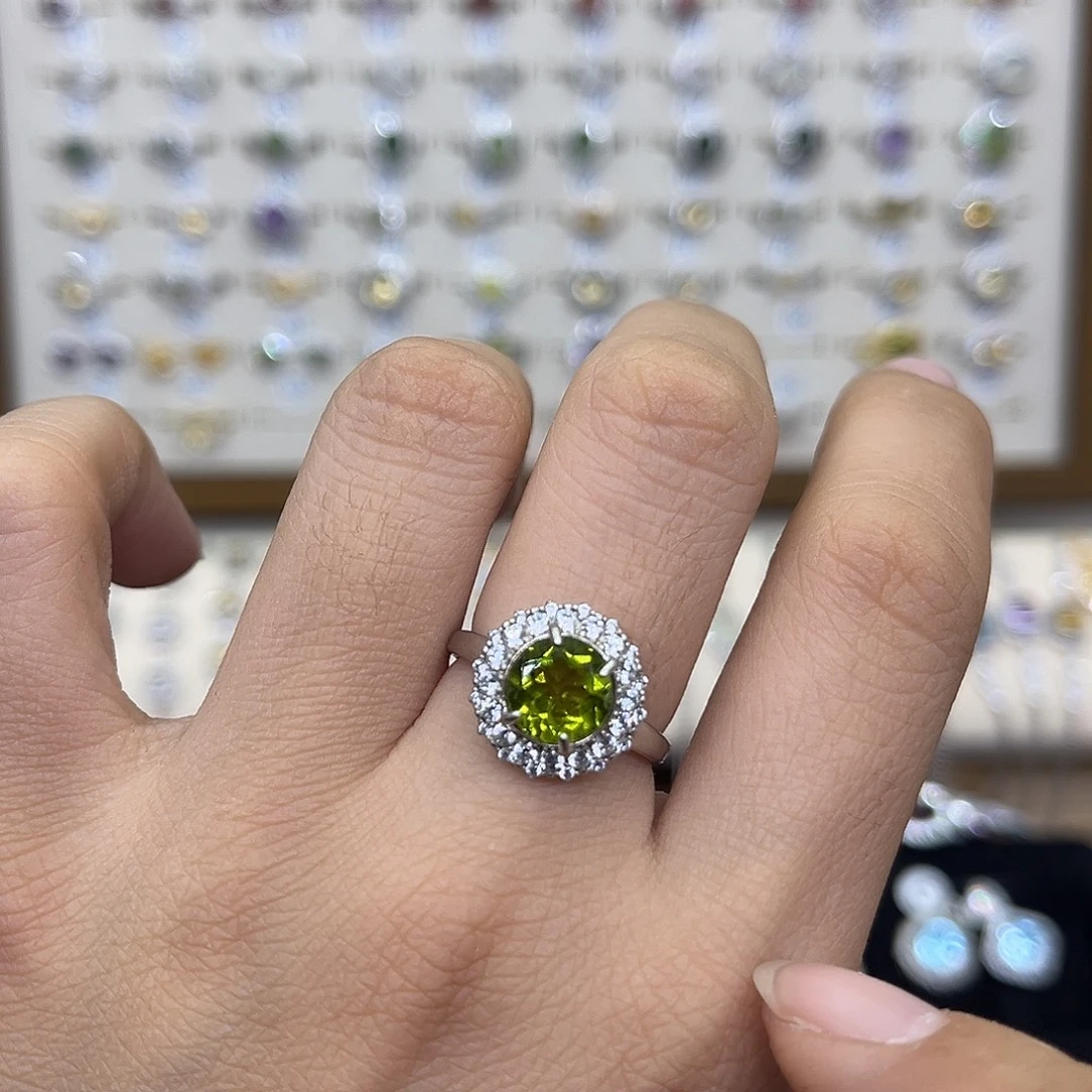 向***花橄榄石银S925镶嵌戒指