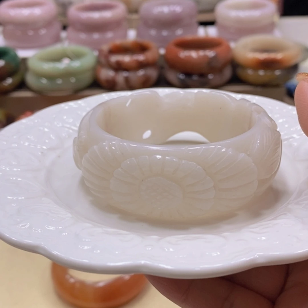 【闪购商品】未镶嵌手镯石英质玉