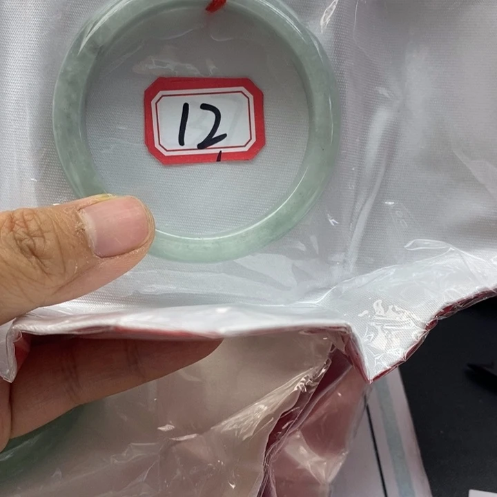 翡翠手镯未镶嵌i***u翡翠