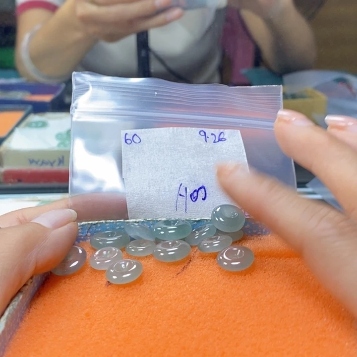 小***学定制翡翠未镶嵌不退
