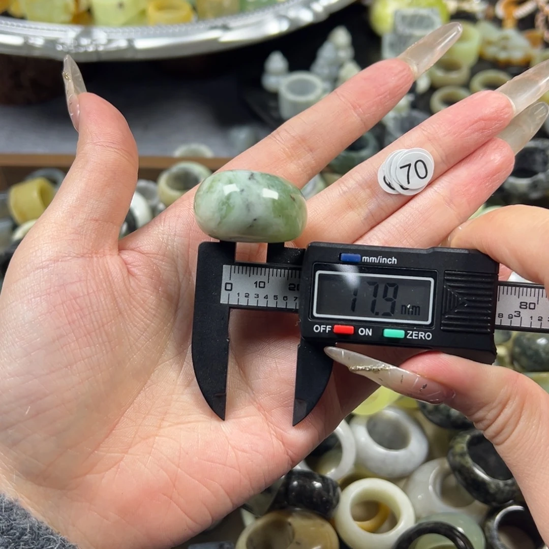 蛇纹石玉未镶嵌戒指