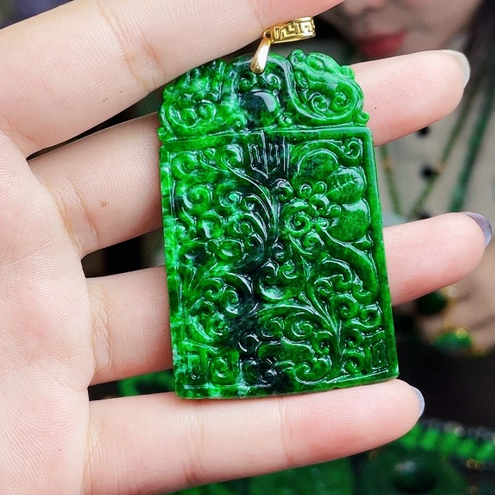 翡翠18K金镶嵌颈饰多样性