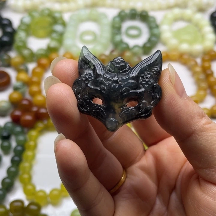 蛇纹石玉吊坠未镶嵌