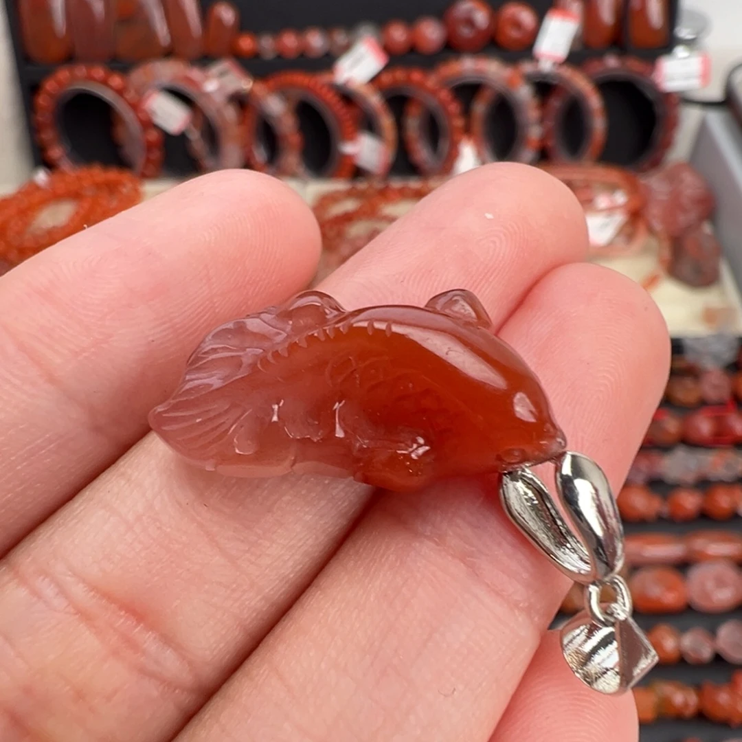 南红玛瑙未镶嵌颈饰锦鲤鱼