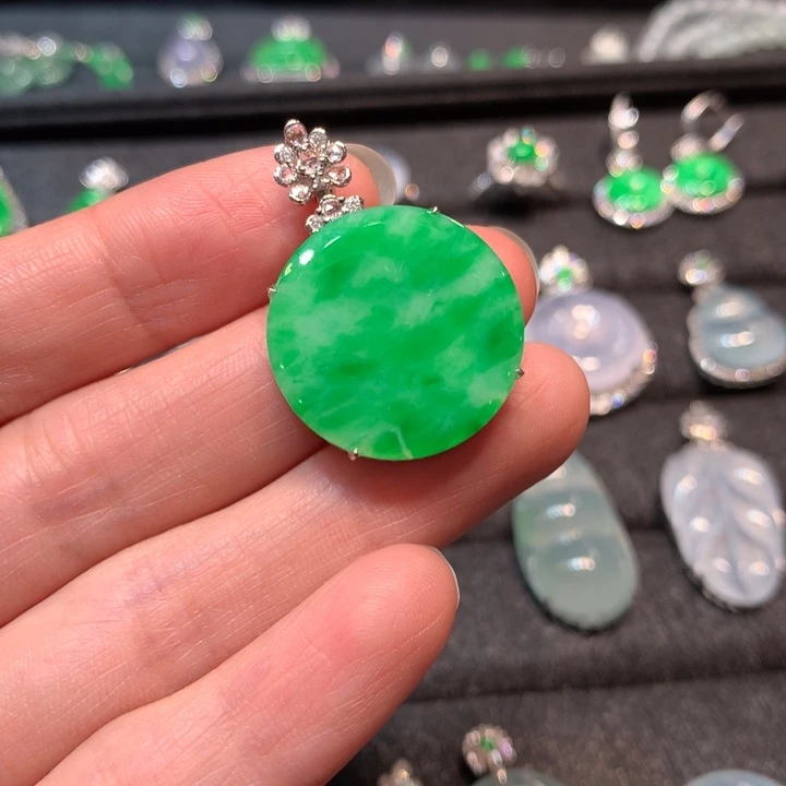 【闪购商品】颈饰18K金镶嵌翡翠翡翠