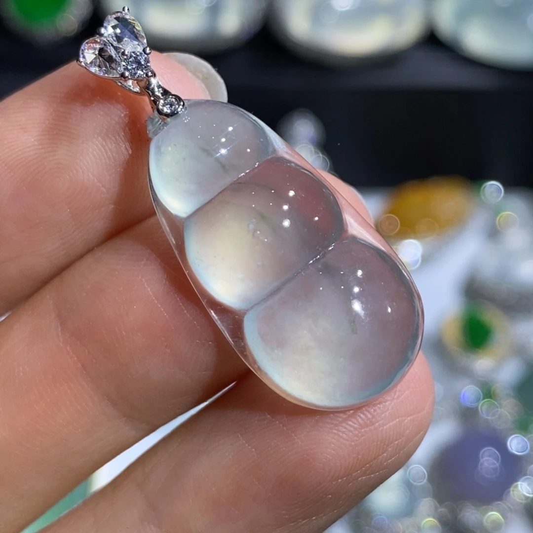 翡翠18K金镶嵌颈饰豆子