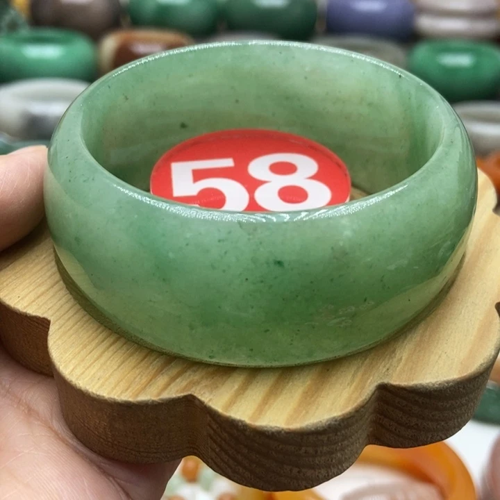 未镶嵌手镯石英质玉