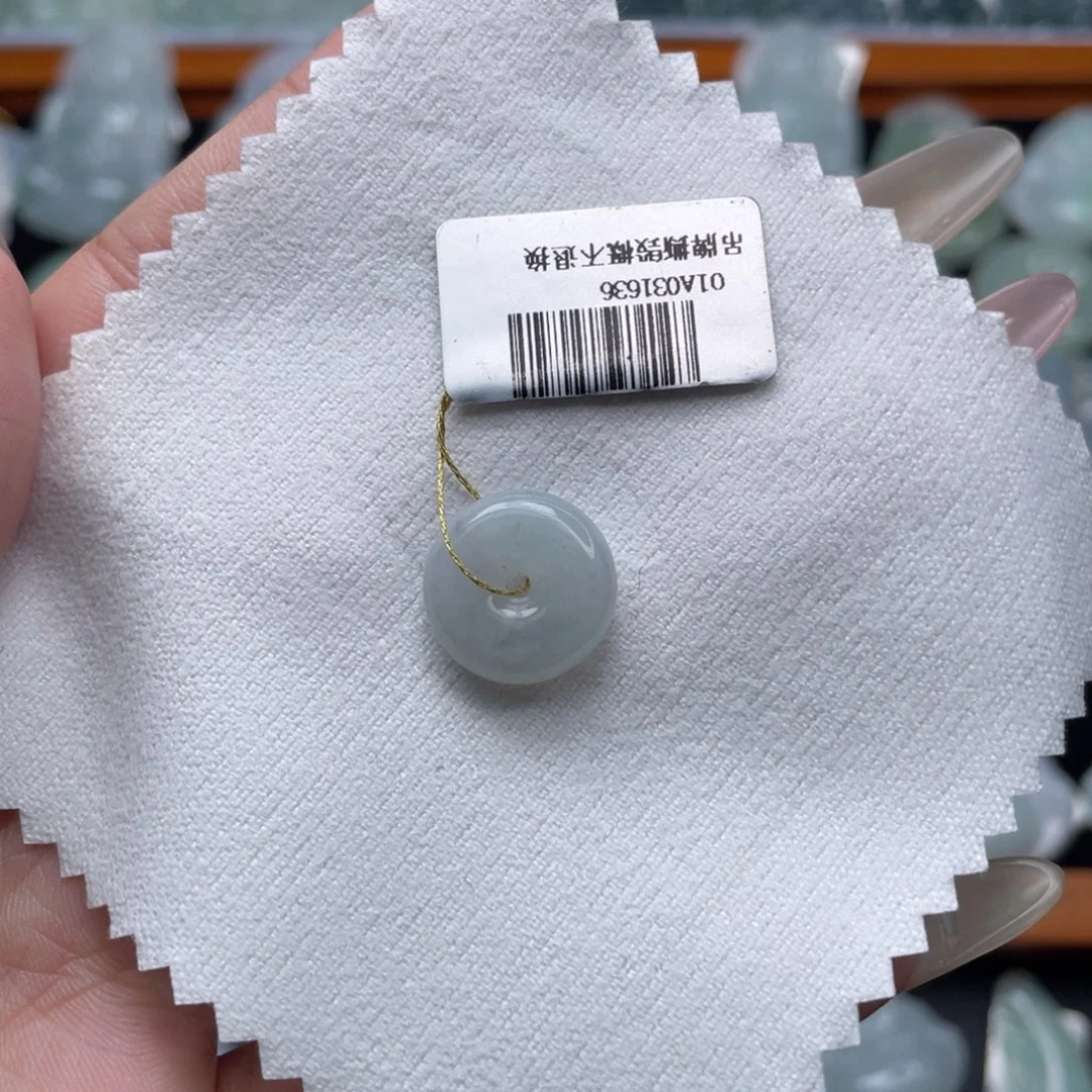 翡翠未镶嵌吊坠(不含链)平安扣