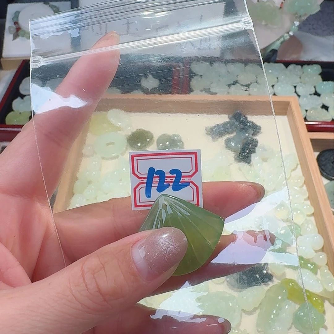 蛇纹石玉颈饰合金南*.精美礼品