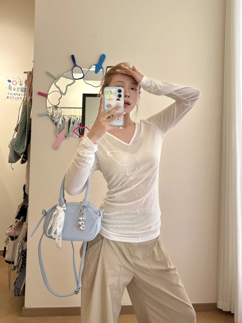白色V领薄款微透防晒蝴蝶印花长袖T恤女夏季2025外搭罩衫上衣