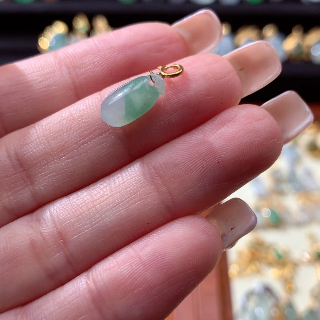 翡翠颈饰18K金镶嵌翡翠