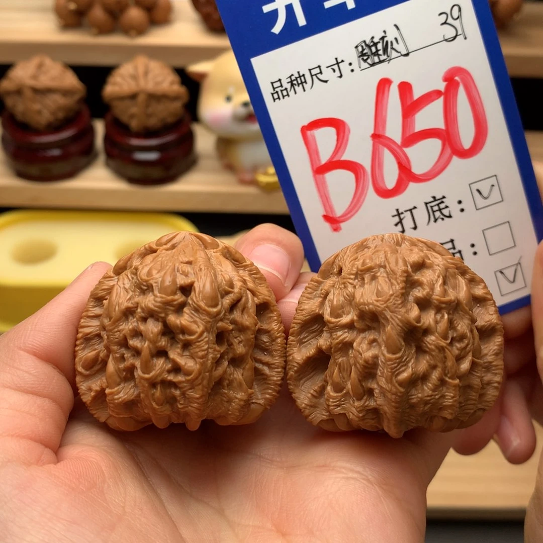 吊坠文玩核桃三角白雕刻39尺