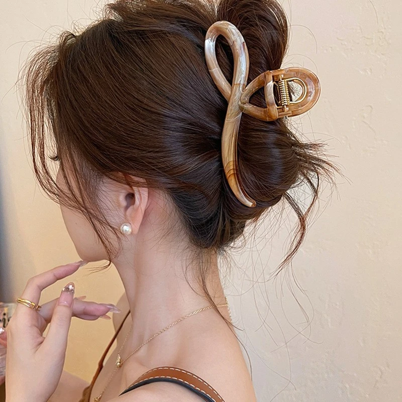 春夏简约线条抓夹女高级感2025新款后脑勺盘发夹大号发量多鲨鱼夹