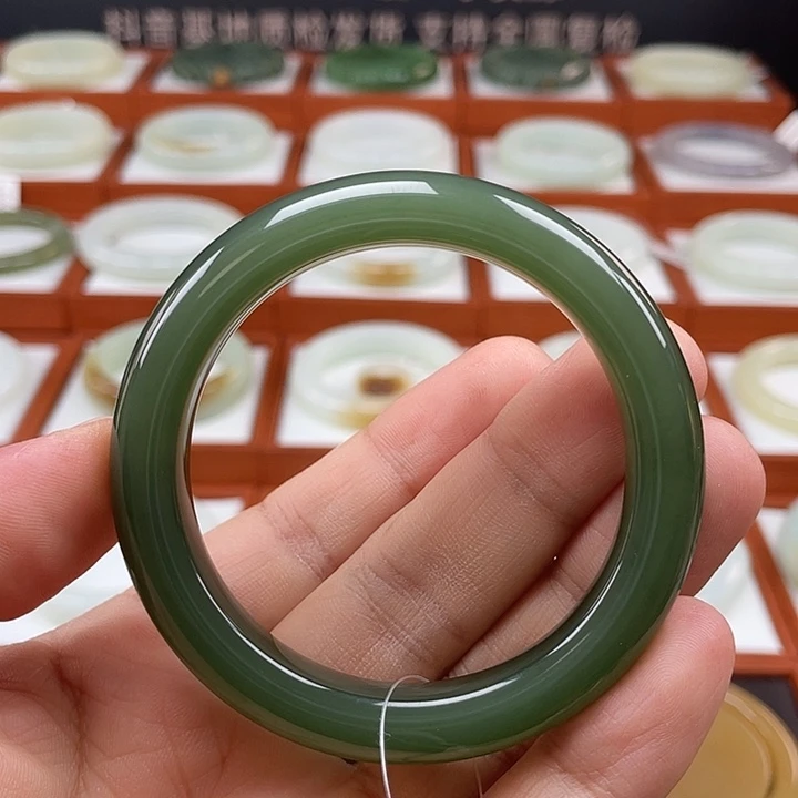 和田玉手镯未镶嵌冰湖水绿