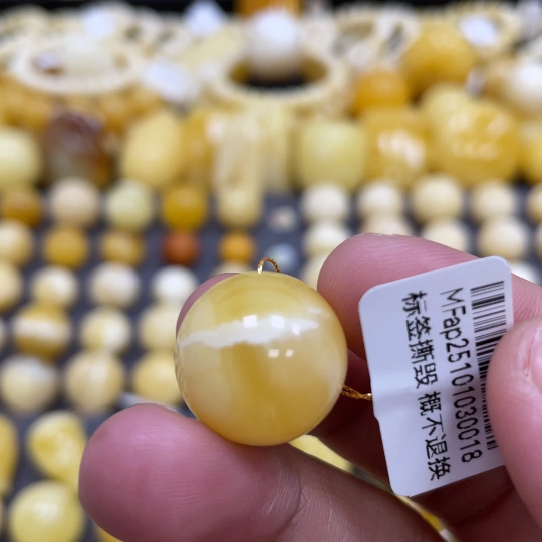 蜜蜡未镶嵌裸石17mm浓蜡瑕疵