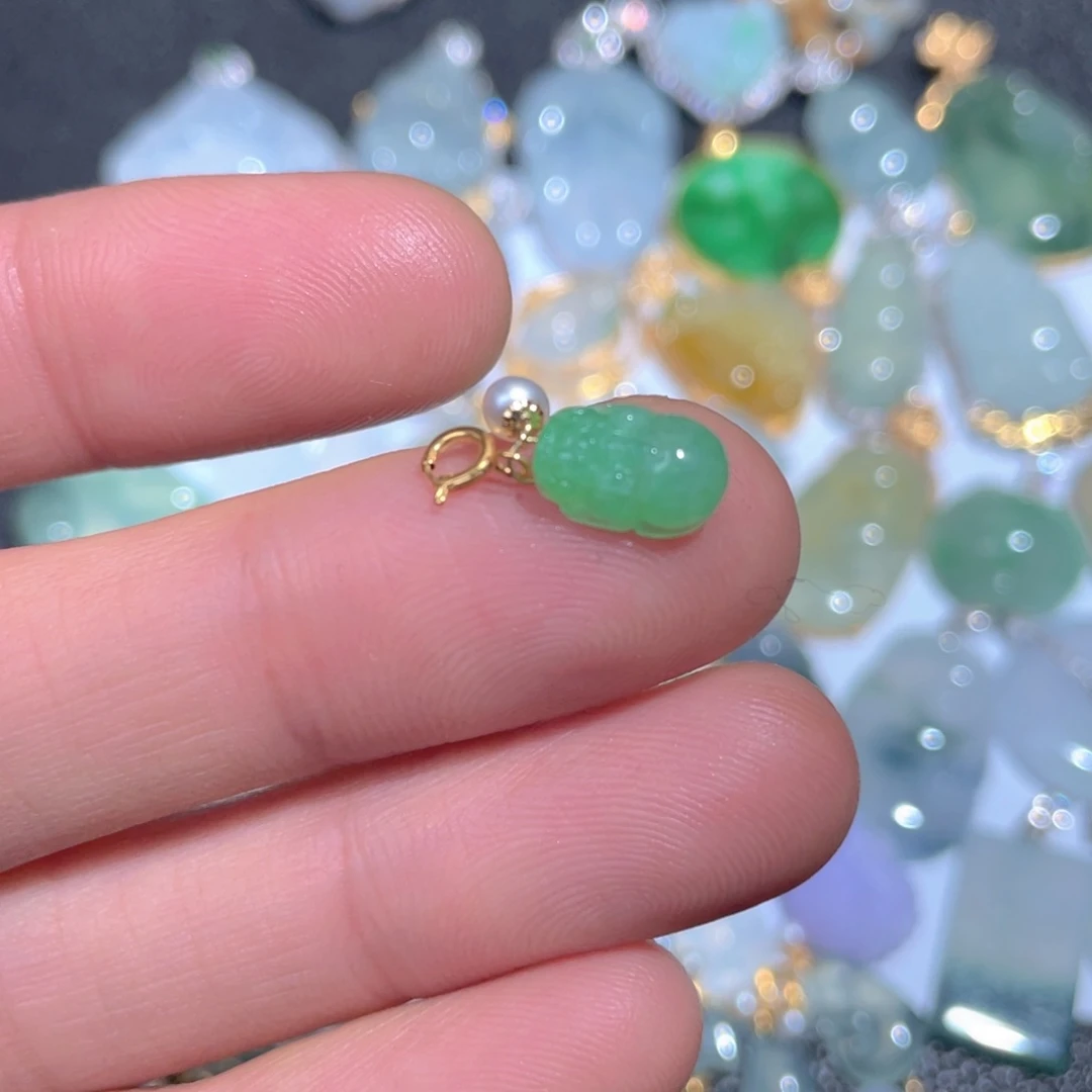 翡翠颈饰18K金镶嵌翡翠