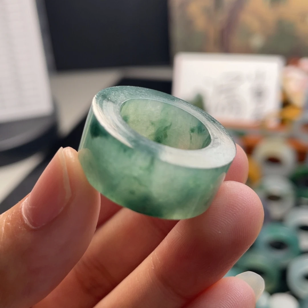 定制翡翠未镶嵌  冰绿飘花