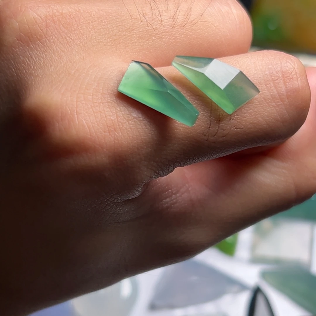 定制翡翠未镶嵌两颗 高冰起光晴底耳坠料