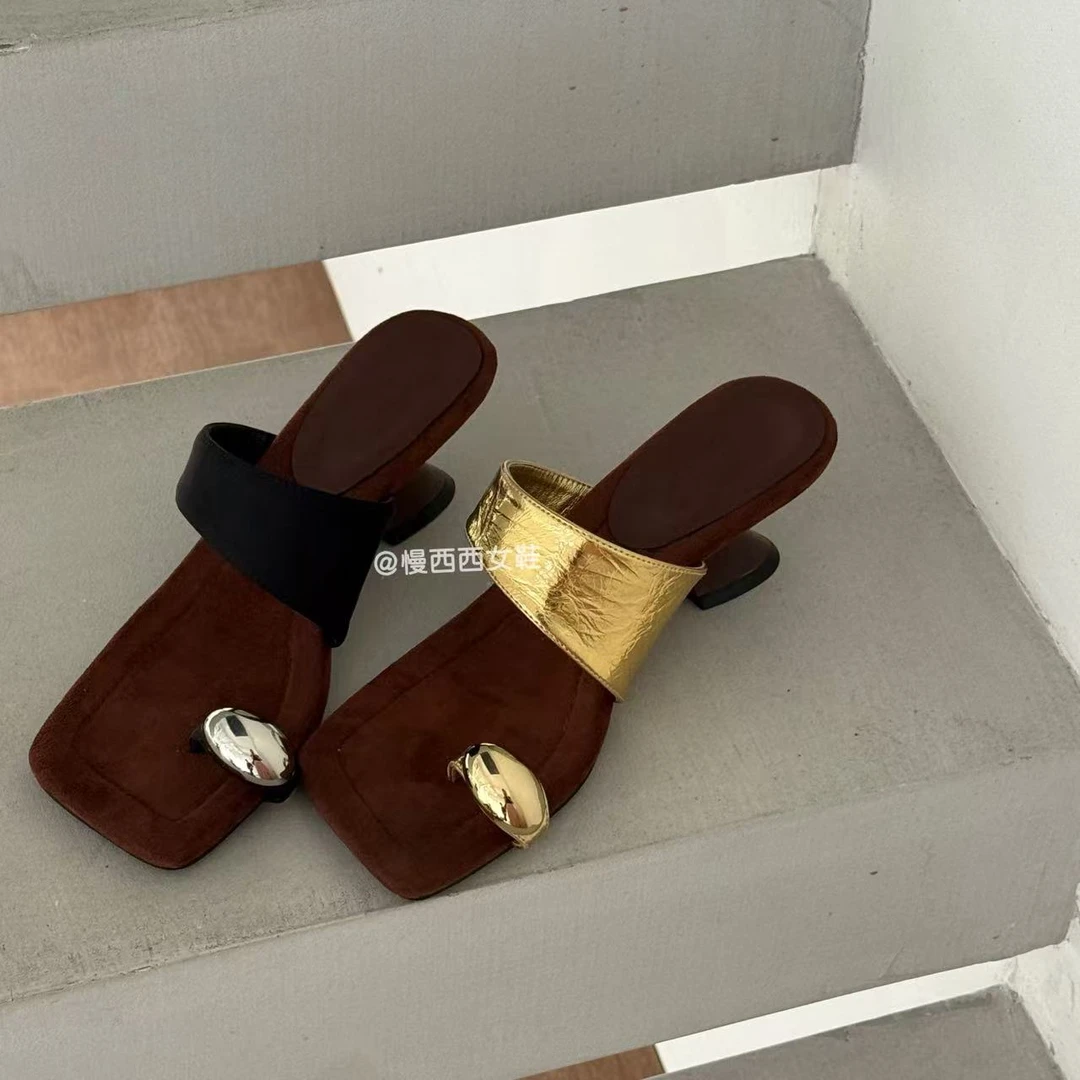 金属扣度假风方头夹趾凉鞋女2025夏季露趾套趾低跟一字拖鞋坡跟女
