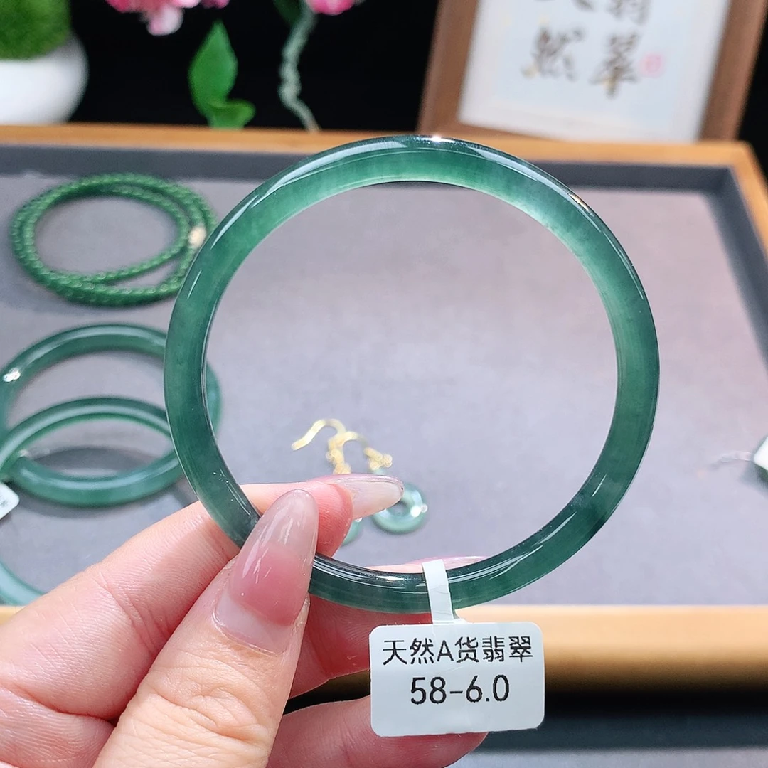 未镶嵌手镯（圆镯）翡翠