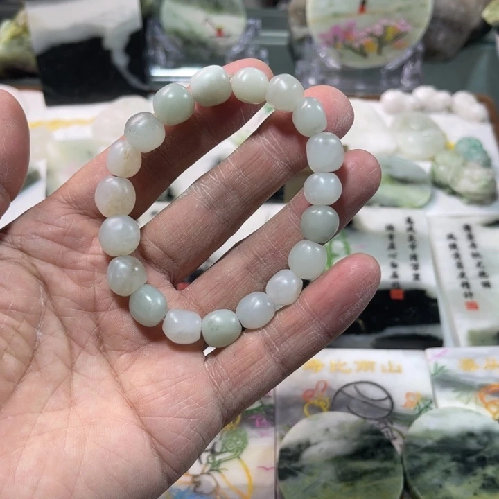 独山玉未镶嵌颈饰