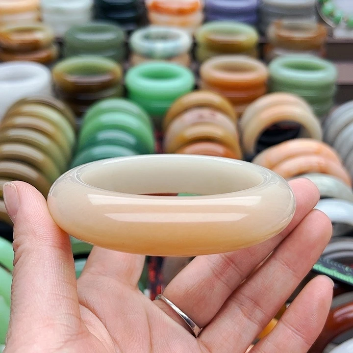 未镶嵌手镯（圆镯）石英质玉