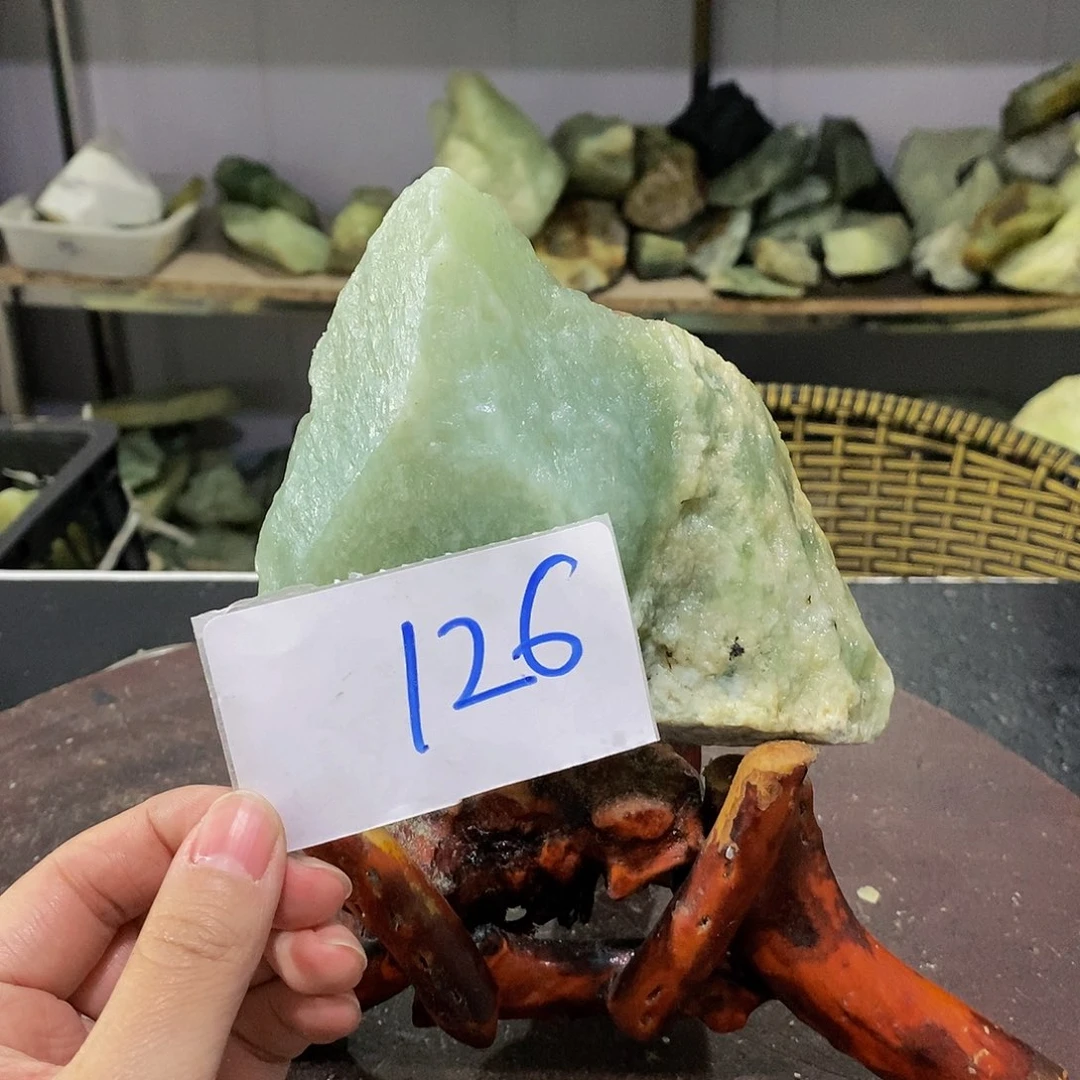 蛇纹石玉原石未镶嵌