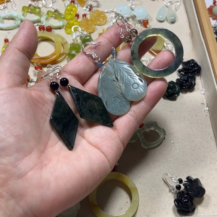 蛇纹石玉合金耳饰