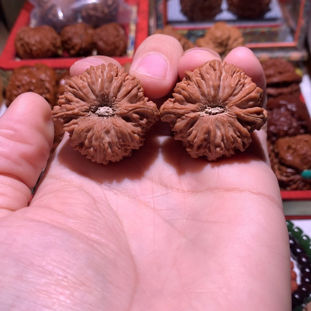 F***俊把件文玩核桃38尺大红皮塔尖文玩核桃