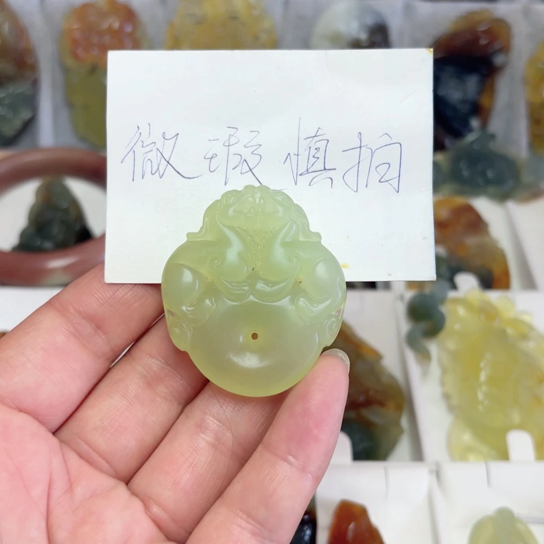 未镶嵌蛇纹石玉吊坠(不含链)