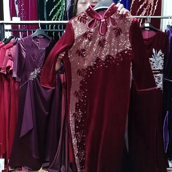 酒红色金丝绒重工长款旗袍3x135斤以内4xl145斤以内5xl155斤以内