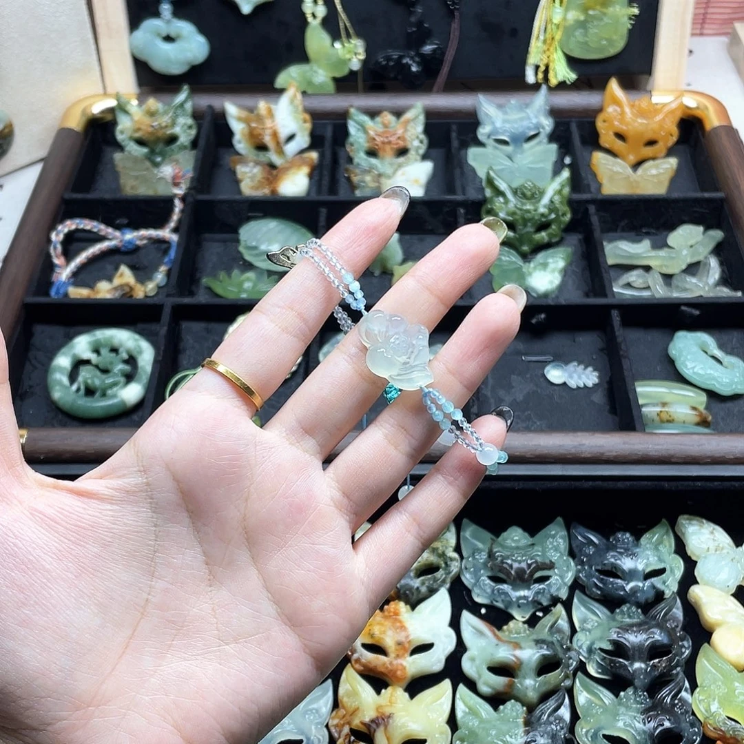 蛇纹石玉未镶嵌颈饰荷花手链