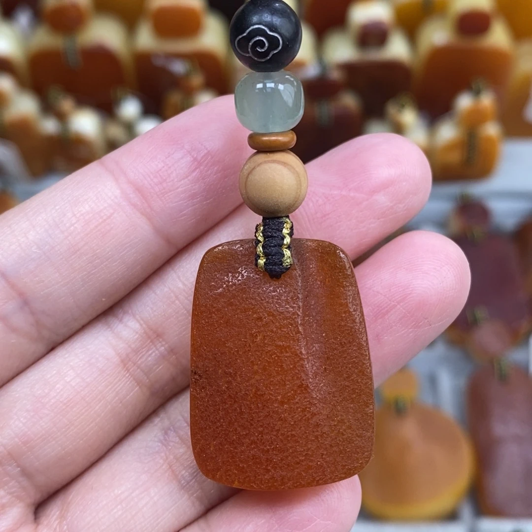 蜜蜡未镶嵌珠宝奇石