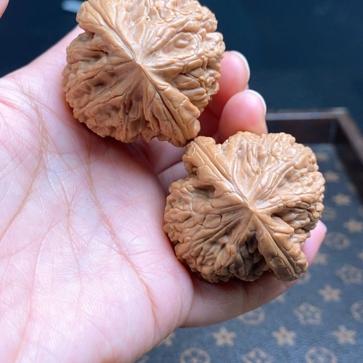 把件文玩核桃虎头王42尺
