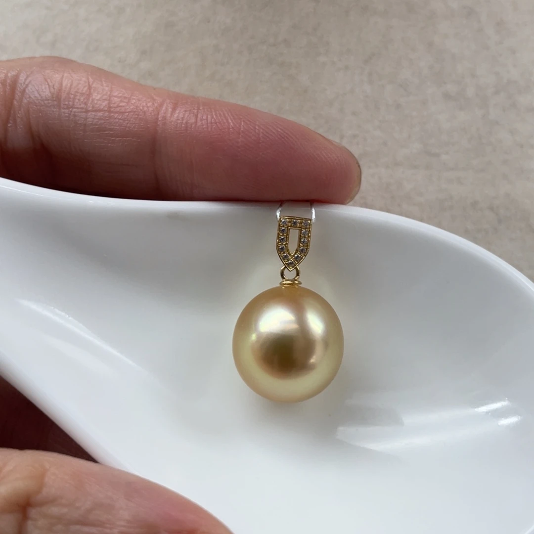 18K金镶嵌颈饰海水珍珠13.5mm