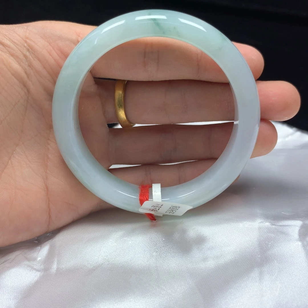 翡翠未镶嵌手镯（圆镯）56.3