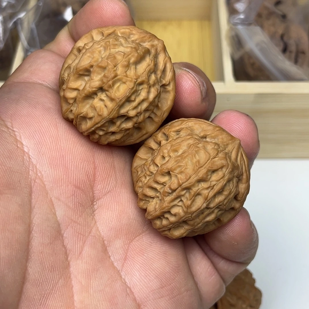 我***了文玩核桃吊坠34金红