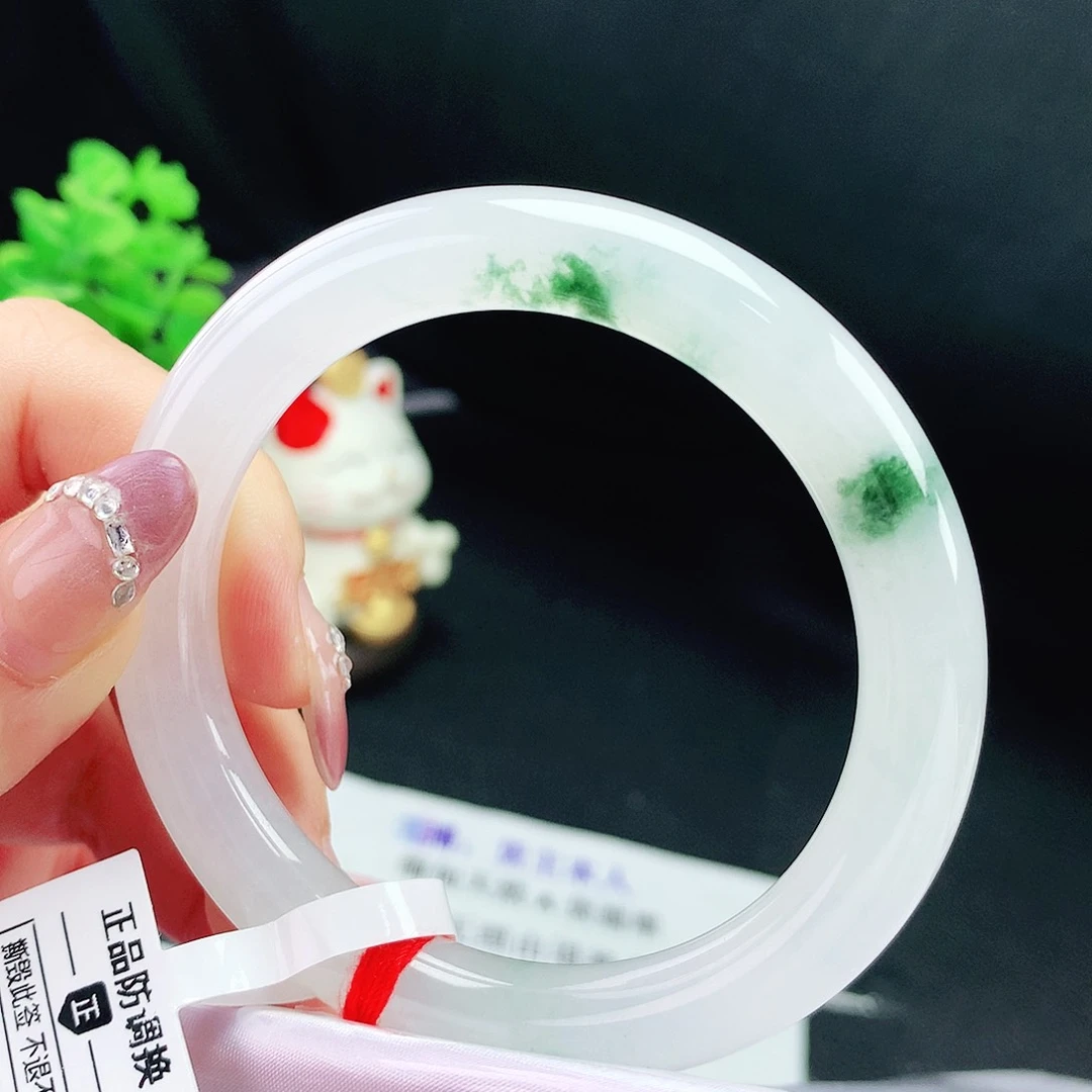翡翠手镯未镶嵌55圈