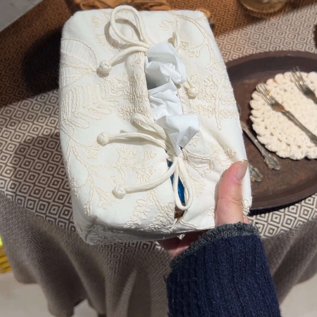 瓷片陶瓷。        陶瓷。