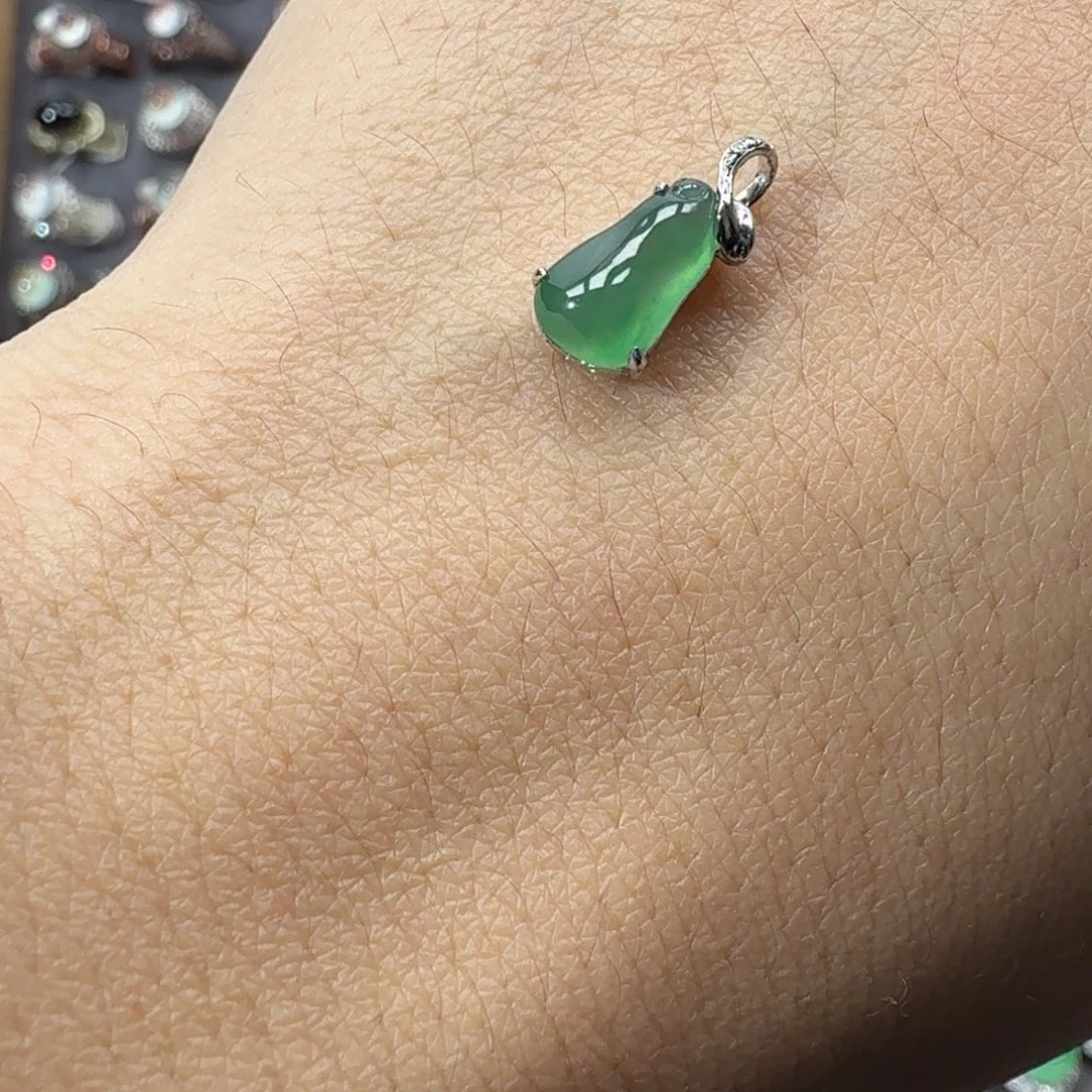 星***）翡翠18K金镶嵌戒指天然缅甸翡翠A货