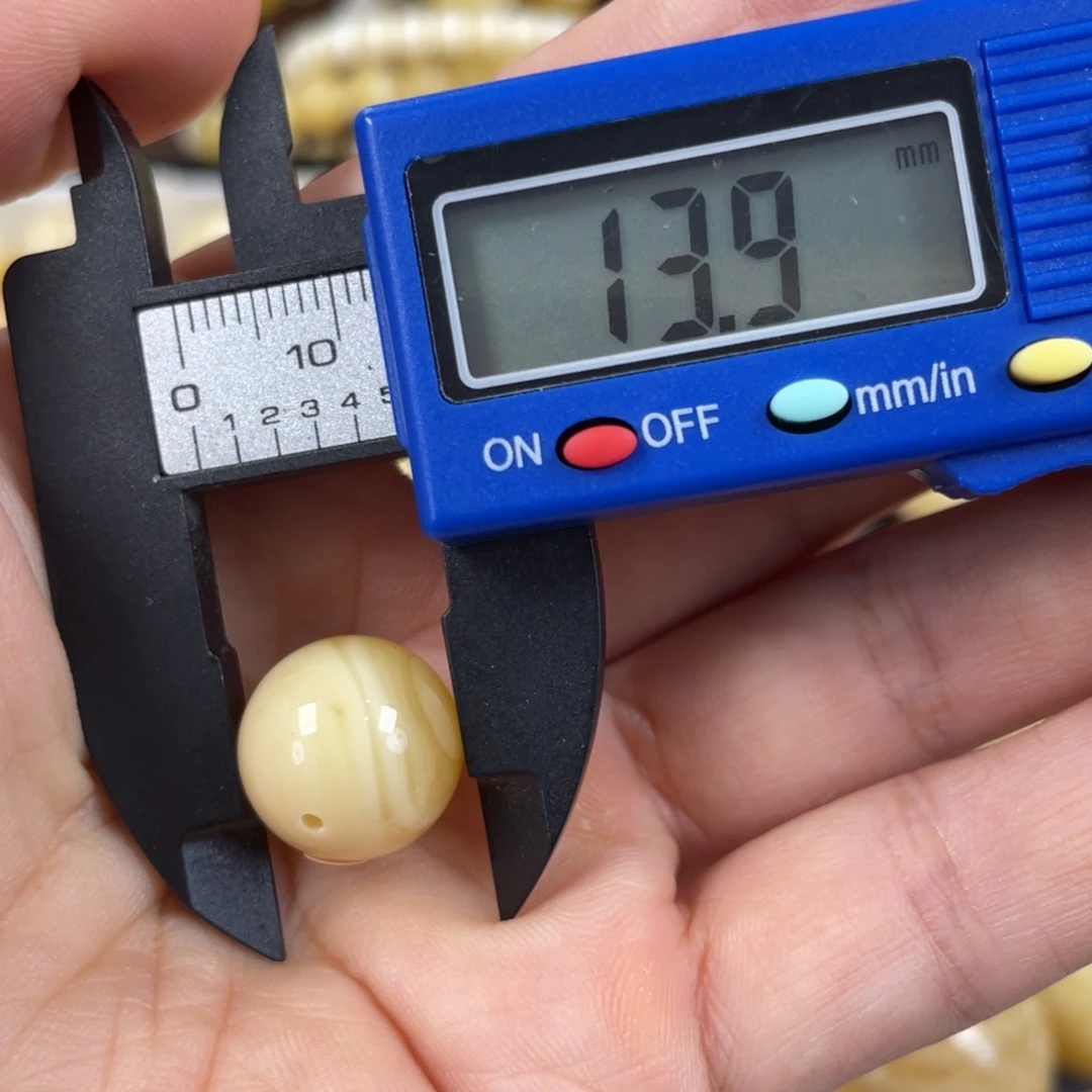 未镶嵌琥珀珠宝奇石