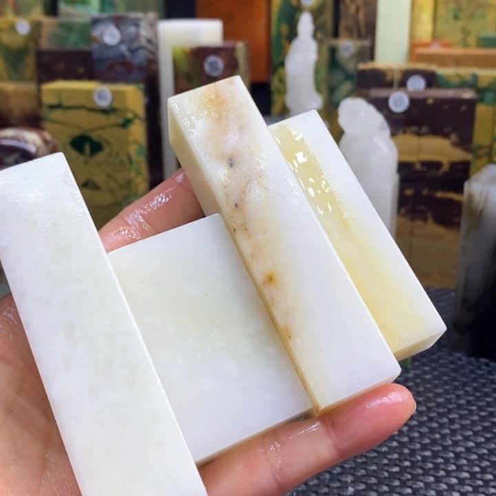 云南石何*锋青田石印章石