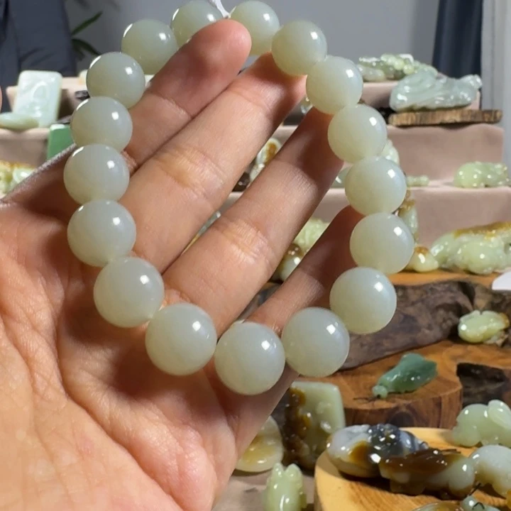 颈饰未镶嵌和田玉（糖玉）