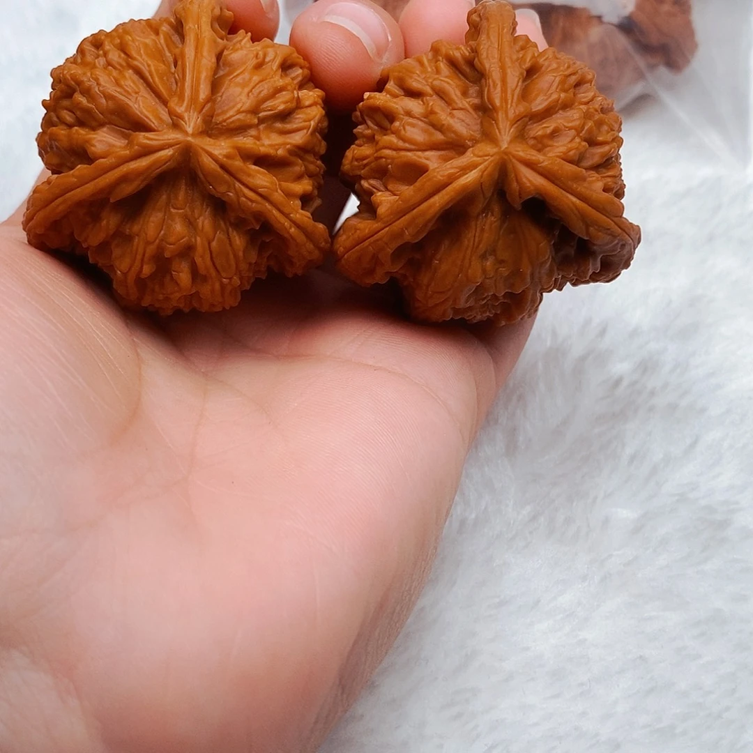 小***小文玩核桃吊坠三棱