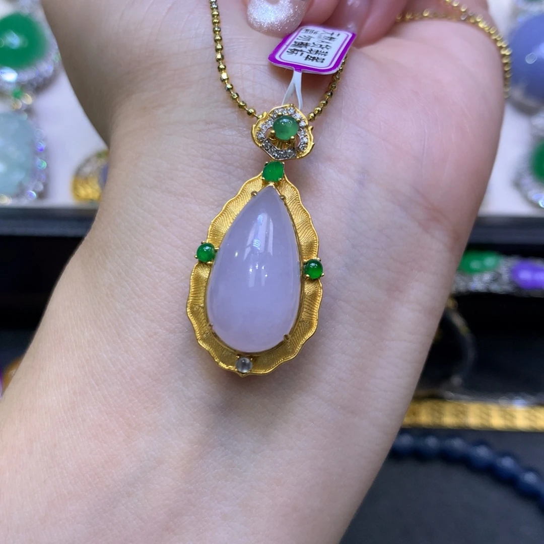 翡翠18K金镶嵌颈饰